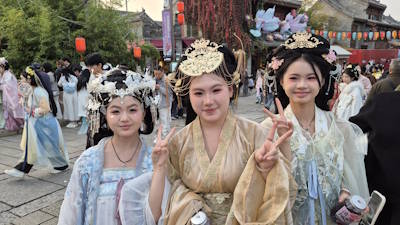 China travel in the Past and Now