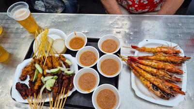 Where to eat out? Along Singapore River?