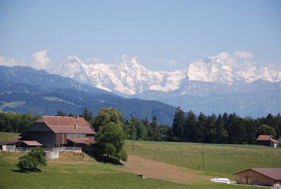 How to travel in Switzerland? What to do in the country of Alps, Cheese and Chocolate?